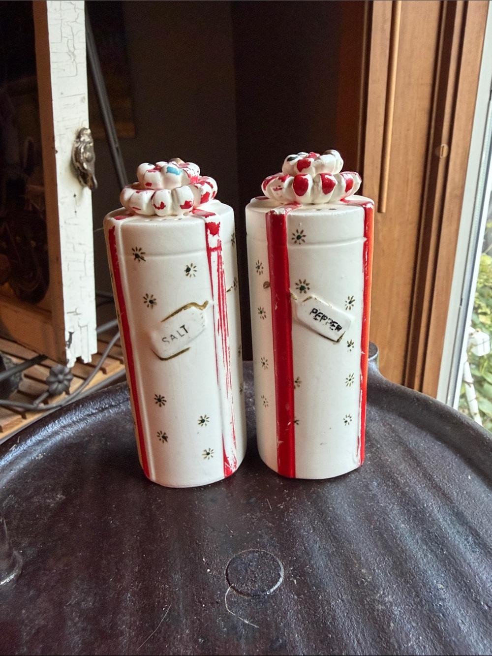 Vintage 1962 NAPCO CHRISTMAS GIFTS Salt & Pepper Shakers